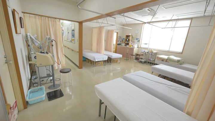 リカバリールームの様子。窓から明るい日差しが差し込みます。