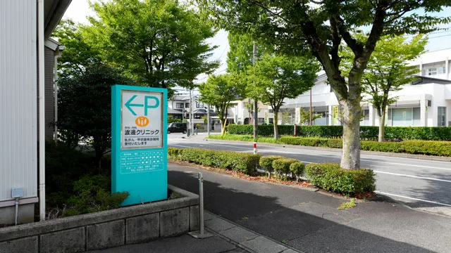 酒田市亀ヶ崎小学校の向かい側に入口があります。