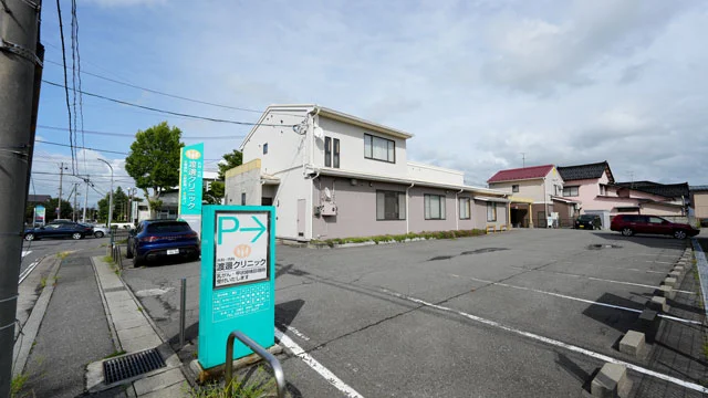 広い駐車場は27台の駐車が可能です。